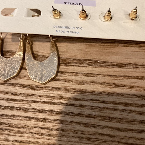 Triple pack, studs gold ovals, leather style hoops - Picture 2 of 2